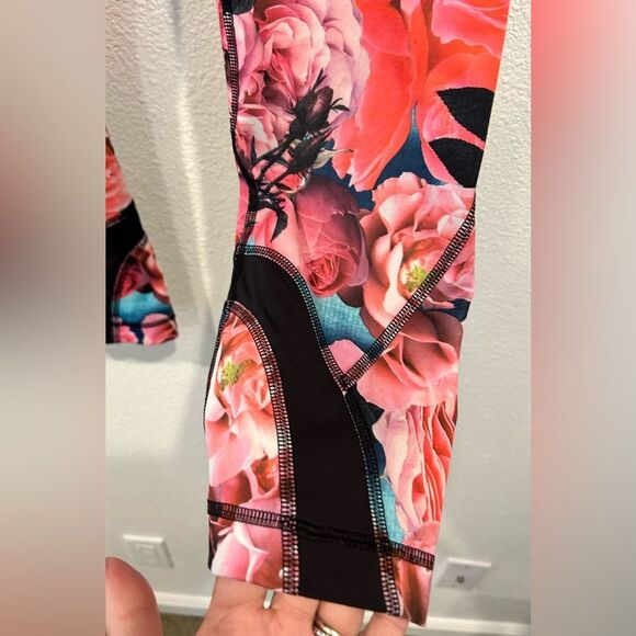 Lululemon Run Women’s Inspire Crop II Leggings Secret Garden Pattern Size 4 - Picture 4 of 8